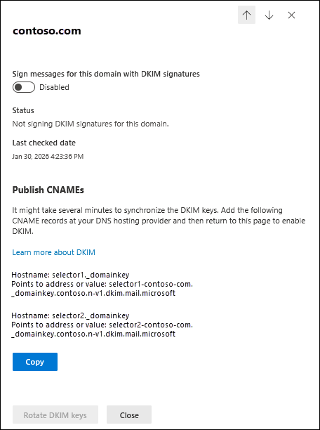 Microsoft Defender-voorbeeld van de DKIM-instellingen met de twee te publiceren CNAME-records en DKIM nog uitgeschakeld.